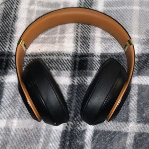 Beats by Dr. Dre- Studio3 Wireless Noise Cancelling Headphones - Midnight Black